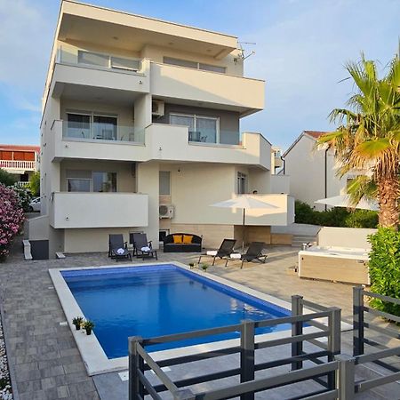 Apartments Pool Villa Aldura نوفاليا المظهر الخارجي الصورة