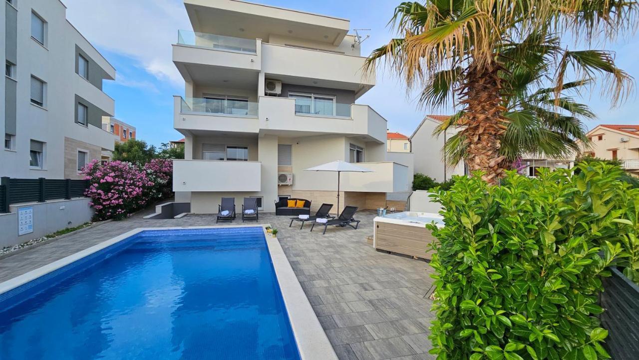 Apartments Pool Villa Aldura نوفاليا المظهر الخارجي الصورة