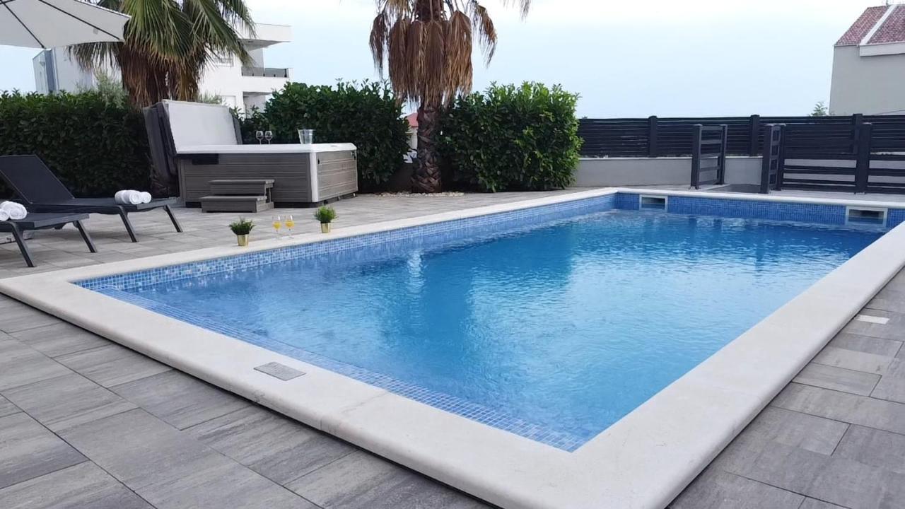 Apartments Pool Villa Aldura نوفاليا المظهر الخارجي الصورة