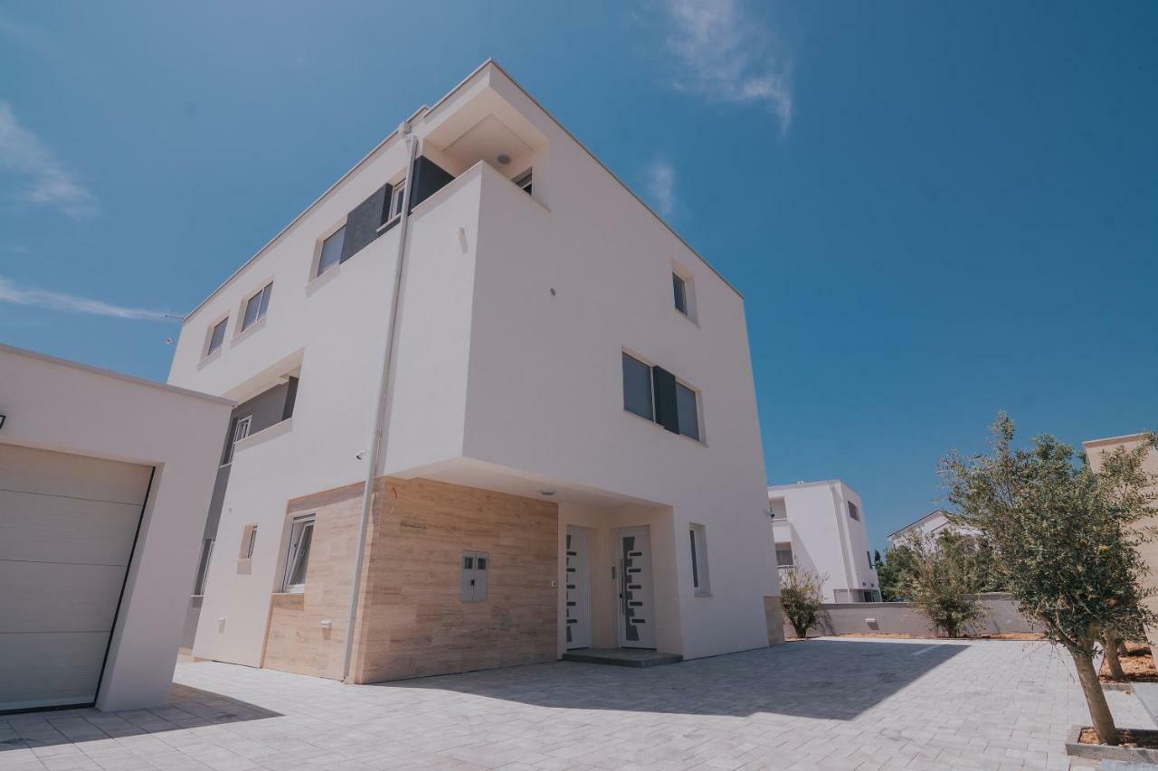 Apartments Pool Villa Aldura نوفاليا المظهر الخارجي الصورة